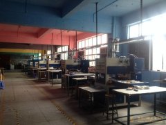 承接各种手工，皮具，裁床，电压产品，正规工厂，专业品质