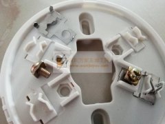 感烟底座装弹片锁螺丝