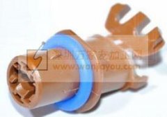 这款塑料件和端子谁有？