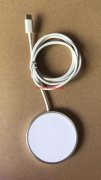 苹果12Magsafe磁吸无线充电器，iPhone12手机专