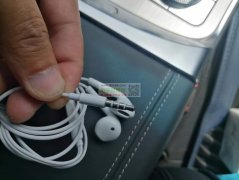 寻找图片这款耳机厂家，有的老板请联系