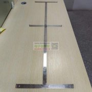找加工厂:做这种。不锈钢安装挂板的加工厂