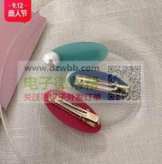 急需定制开模这种亚克力发夹，能做的联系我！